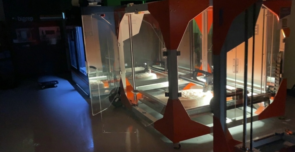 Large-format industrial 3D printing in progress